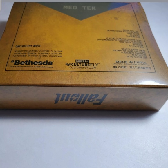 Fallout 76 Med Tek Mentats Crew Socks New Official - Picture 4 of 5